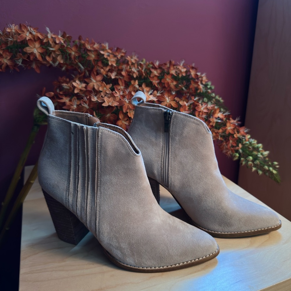 Beast Fashion elegant  Tan Ankle Boots size 8.5